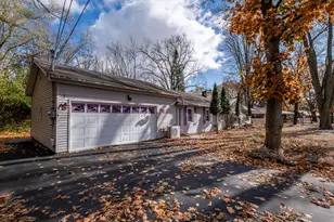 25200 Waycross Rd, Southfield, MI 48033 - Photo 3