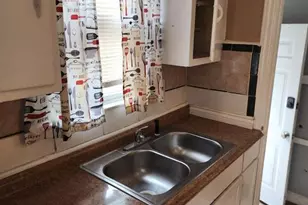 20529 Irvington St, Highland Park, MI 48203 - Photo 9