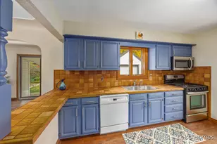 2818 Edgewood Ave NE, Grand Rapids, MI 49505 - Photo 9