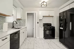 21824 Colony St, Saint Clair Shores, MI 48080 - Photo 5