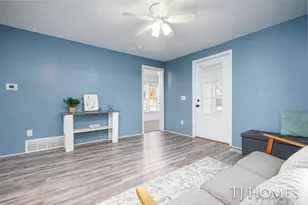 1061 E Forest Ave, Muskegon, MI 49442 - Photo 3