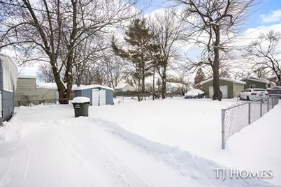 1061 E Forest Avenue, Muskegon, MI 49442 - Photo 21