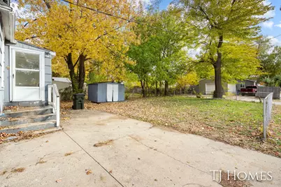1061 E Forest Avenue, Muskegon, MI 49442 - Photo 21