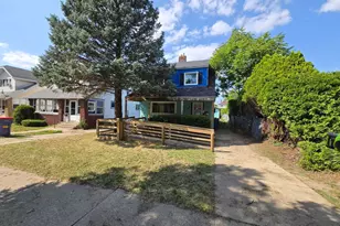 859 Lake Michigan Dr NW, Grand Rapids, MI 49504 - Photo 1