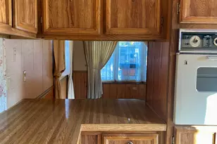 3900 W Jefferson Ave, Trenton, MI 48183 - Photo 7