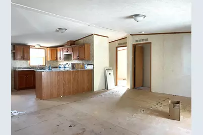 3900 W Jefferson Avenue, Trenton, MI 48183 - Photo 3