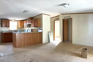 3900 W Jefferson Ave, Trenton, MI 48183 - Photo 3