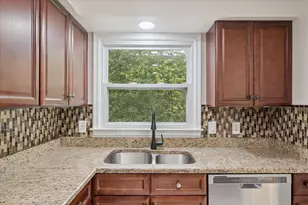 29484 Spring Hill Dr, Southfield, MI 48076 - Photo 15