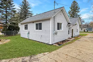 825 Walnut St, Cadillac, MI 49601 - Photo 7