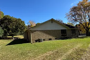 5218 Cherokee Ct, Troy, MI 48098 - Photo 5