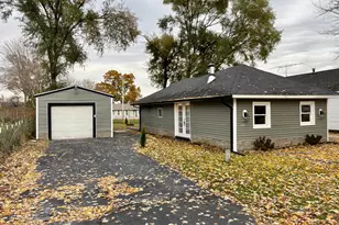 460 Hazel Ct, Muskegon, MI 49442 - Photo 1