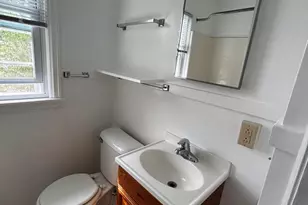 142 N Riverview Dr, Kalamazoo, MI 49004 - Photo 13