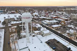 419 E Vine St, Vicksburg, MI 49097 - Photo 3