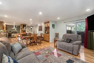 89 S Division Ave, Holland, MI 49424 - Photo 9