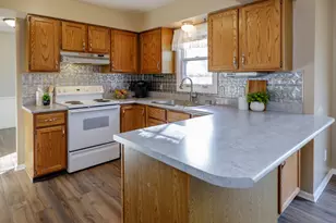 569 Club View Dr, Kalamazoo, MI 49009 - Photo 5