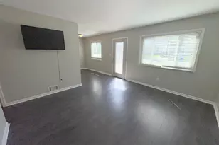 27042 Brettonwoods St, Madison Heights, MI 48071 - Photo 3