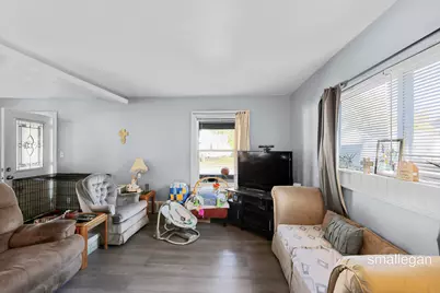 1085 E Larch Avenue, Muskegon, MI 49442 - Photo 3