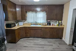 511 Maple St, Three Rivers, MI 49093 - Photo 5