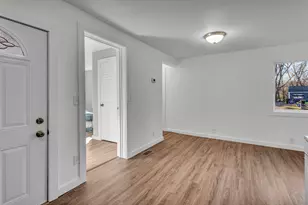 323 Sycamore St, Jackson, MI 49202 - Photo 7