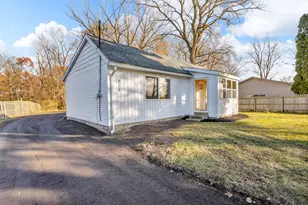 323 Sycamore St, Jackson, MI 49202 - Photo 25