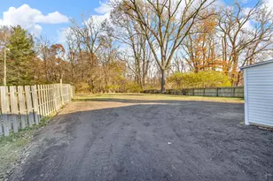 323 Sycamore St, Jackson, MI 49202 - Photo 31