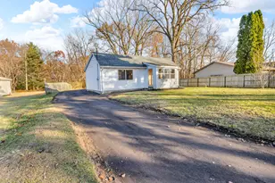 323 Sycamore St, Jackson, MI 49202 - Photo 23