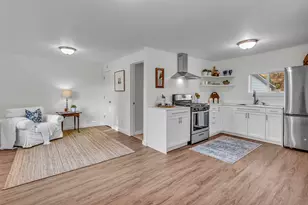 323 Sycamore St, Jackson, MI 49202 - Photo 3