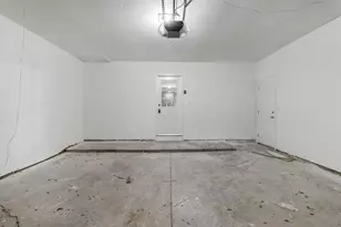 1735 Crestline Dr, Troy, MI 48083 - Photo 19