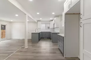 1735 Crestline Dr, Troy, MI 48083 - Photo 5