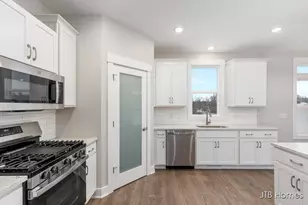 5546 Albright Ave SW, Grandville, MI 49418 - Photo 7