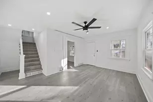 208 Bates St, Jackson, MI 49202 - Photo 7