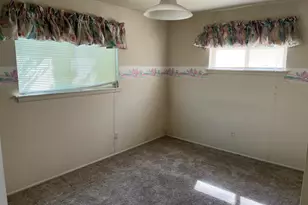 19436 Donna St, Livonia, MI 48152 - Photo 9