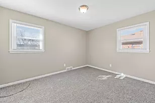 19720 Woodside St, Harper Woods, MI 48225 - Photo 9