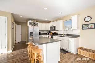 8641 Suntree Dr, Zeeland, MI 49464 - Photo 11