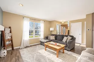 8641 Suntree Dr, Zeeland, MI 49464 - Photo 7