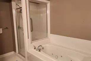 417 Winslow Cir, Commerce Township, MI 48390 - Photo 17