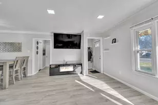 19135 Weyher St, Livonia, MI 48152 - Photo 9