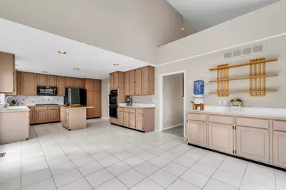 6057 Beachwood Drive, West Bloomfield, MI 48324 - Photo 15