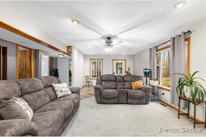 9807 N Maple Hill Road, Howard City, MI 49329 - Photo 5
