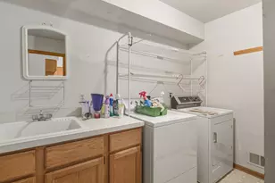 37692 N Laurel Park Dr, Livonia, MI 48152 - Photo 13