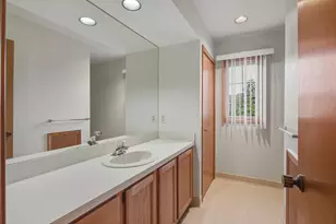 37692 N Laurel Park Dr, Livonia, MI 48152 - Photo 23