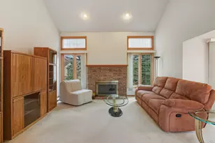 37692 N Laurel Park Dr, Livonia, MI 48152 - Photo 3