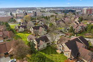 37692 N Laurel Park Dr, Livonia, MI 48152 - Photo 35