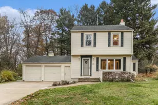 215 W Hamilton Ln, Battle Creek, MI 49015 - Photo 1