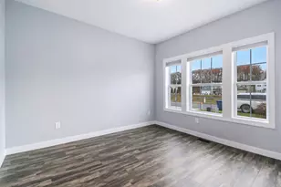 613 Trumpeter Bay Dr, Benton Harbor, MI 49022 - Photo 9