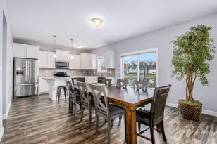 613 Trumpeter Bay Dr, Benton Harbor, MI 49022 - Photo 5