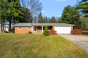 241 Thelma Dr, Battle Creek, MI 49014 - Photo 1