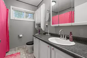 241 Thelma Dr, Battle Creek, MI 49014 - Photo 15