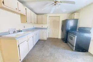 310 Locust St, Marshall, MI 49068 - Photo 7