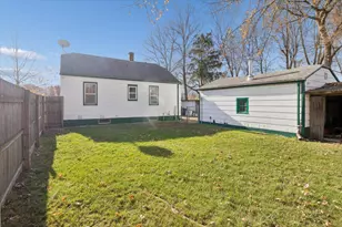 1053 E Empire Ave, Benton Harbor, MI 49022 - Photo 7